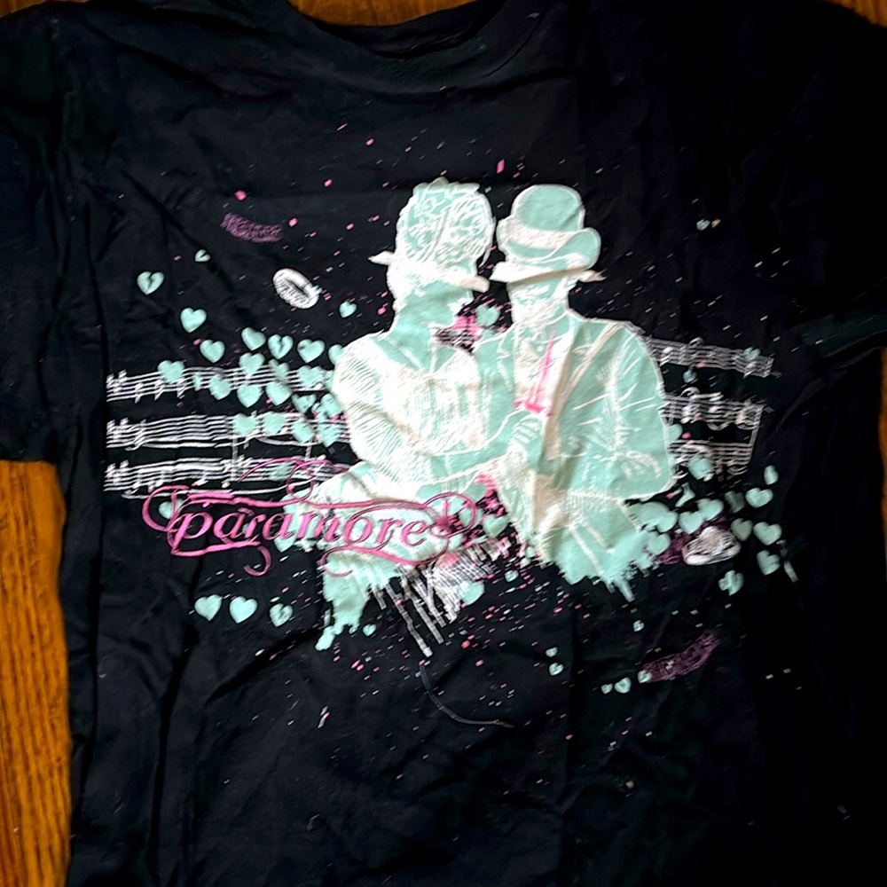 Vintage Paramore Band tee - Picture 2 of 3